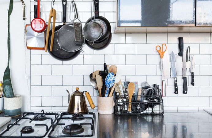 Really Great Ideas for White Walls Apartment Decorating