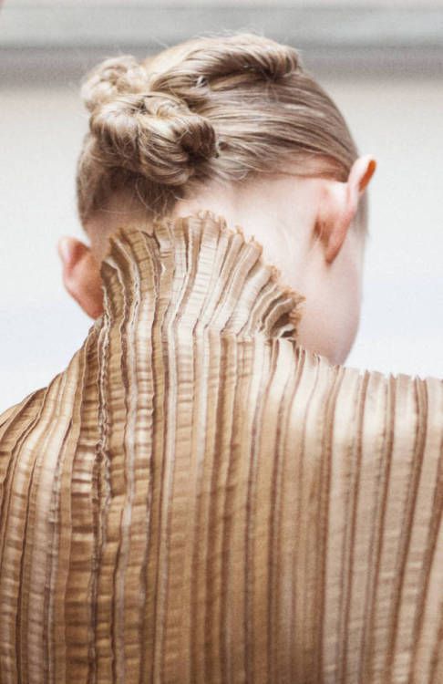 texturesandtextiles: “Iris Van Herpen, Fall/Winter 2015 Photographer: Anne Piqué ”