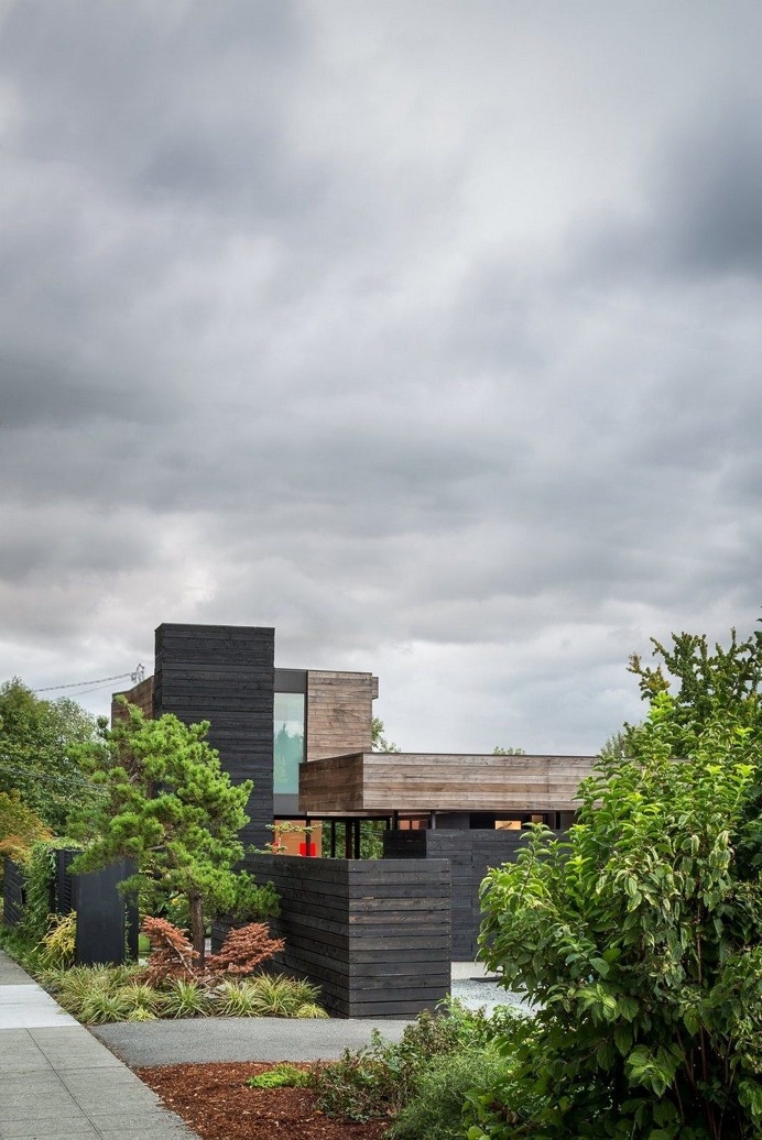 Helen House is a Simple Modern Structure Integrated with a Quiet Courtyard 1