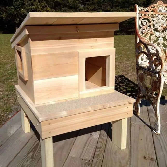 Great cedar outdoor cat houses, different sizes and models available.