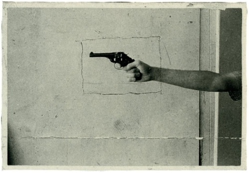 tumblr_lnmoaxxZax1qgycrgo1_500.jpg (JPEG Image, 499x347 pixels) #gun #photography #framed