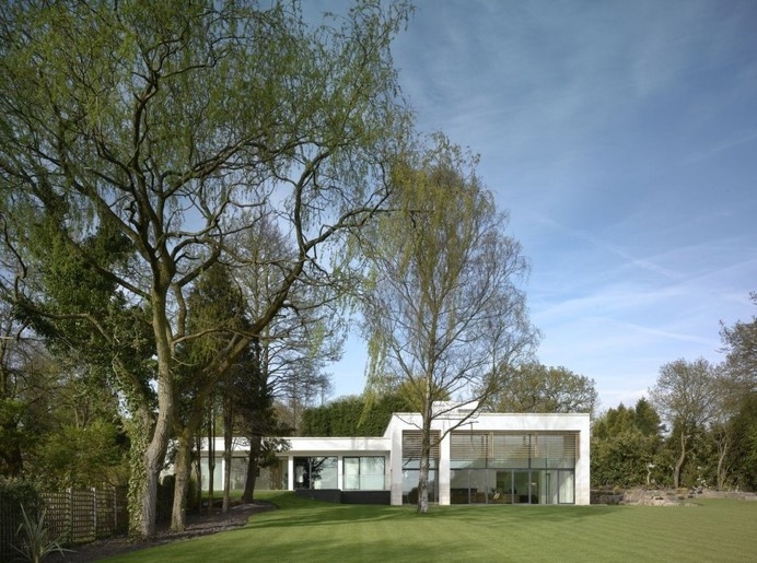 Contemporary One-Level Family House By Stephenson ISA Studio Read more: http://freshome.com/architecture/#ixzz38HjyAu00