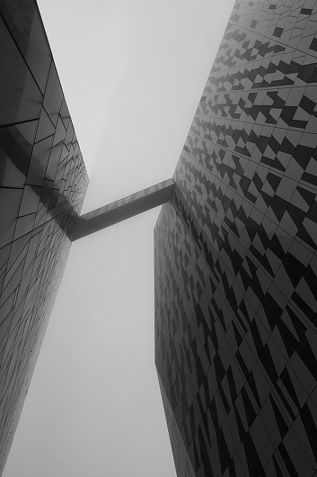 Monochronos #photography #monochromatic #cityscape