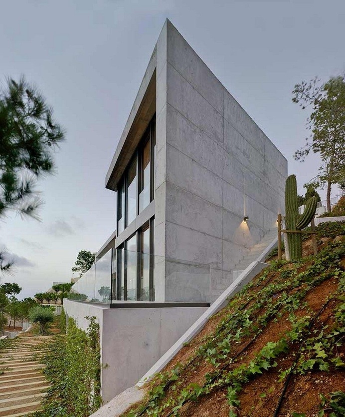 Concretus House is a Brutalist-Style Home in Cala Sardinera, Spain 2