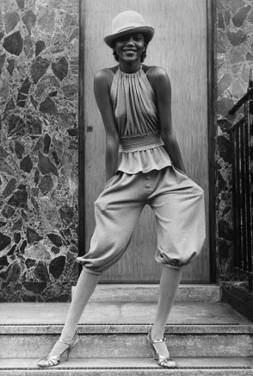 • Sixties + Seventies fashion pictures gallery years 60s 70s • Galleria immagini anni sessanta e settanta #fashion