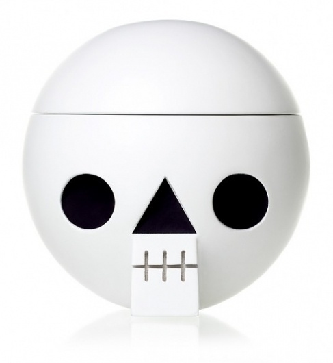 lovely-package-acne-jr4-e1315716286292.jpg (538×585) #white #geometric #circle #skull #acne