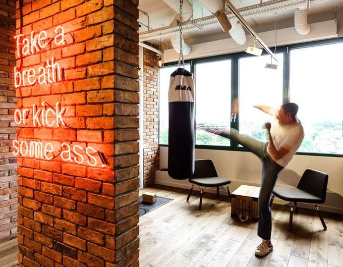 40 Office and Home Gym Ideas – Get Back on Track After the Holidays - InteriorZine #office #gym #interior