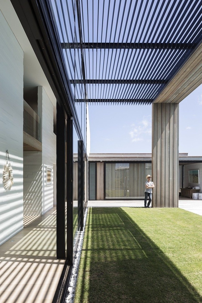 Coastal Holiday House Suitable for Frequent Guests and Informal Entertaining 3