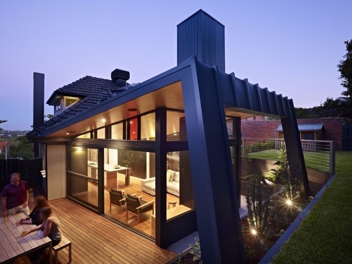 Untamed Geometry Showcased by Modern House Exterior in Melbourne #architecture #modern
