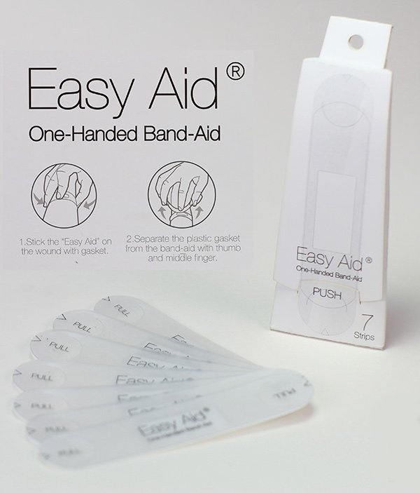 Introducing the Easy-Aid - a bandage that can be applied with simply one hand after self-injection. #aid #modern #design #product #industrial #band