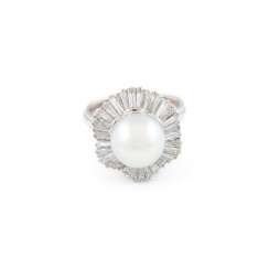 PERL-RING MIT DIAMANTBESATZ 'ABATE'