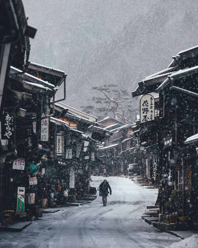 Stunning and Cinematic Street Photography in Japan by Hiro Goto
