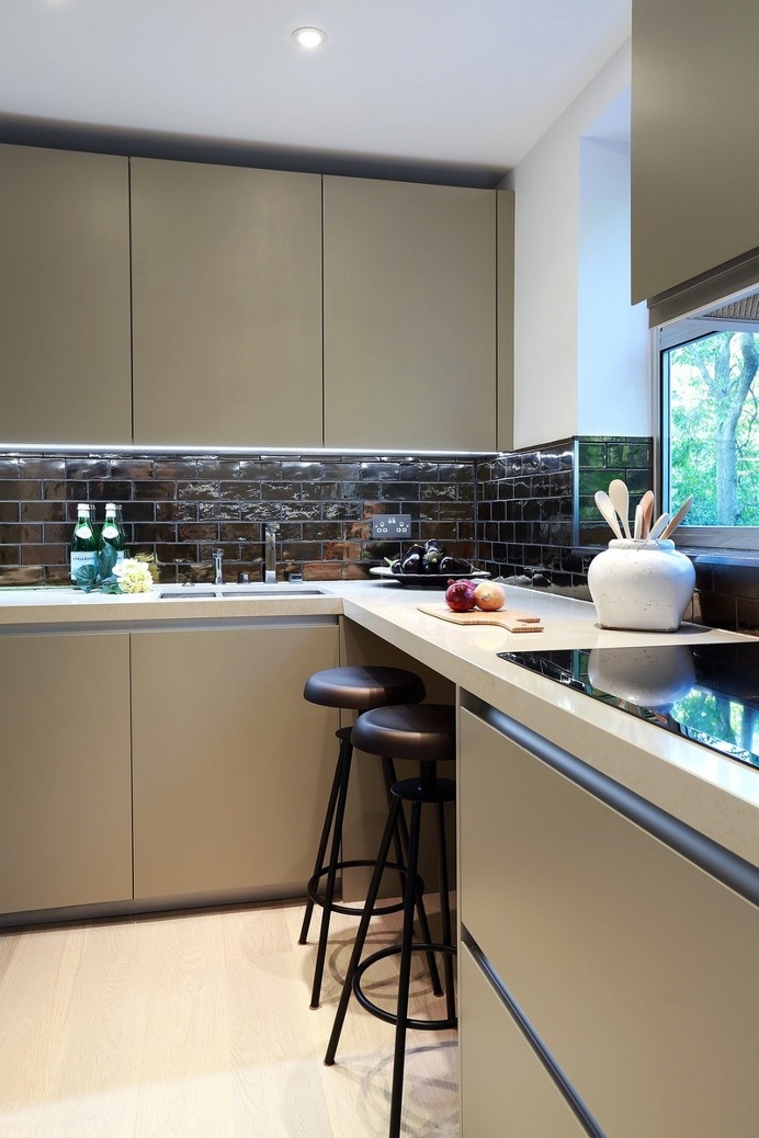 Southwood House in London / LLI Design