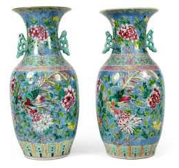 Pair of 'Famille rose'-vase with flower decor and birds on a light blue background #Sets #Teasets #Porcelainsets #Antiqueplates #Plates #Wallplates #Figures #Porcelainfigurines #porcelain