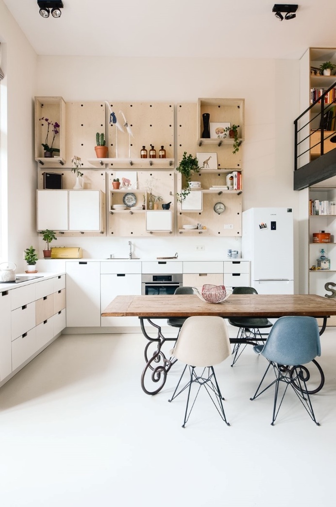 Conversion of an old school building to a new apartment