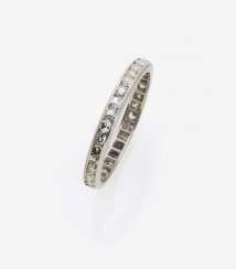MEMORY RING WITH DIAMONDS