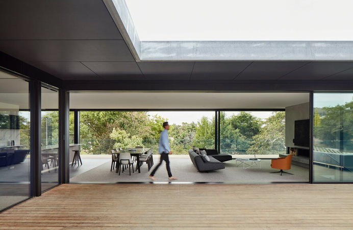 Moat's Corner / Vibe Design Group