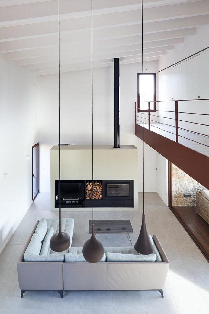 New Catalan House Inspired by the Old Farm Buildings 7
