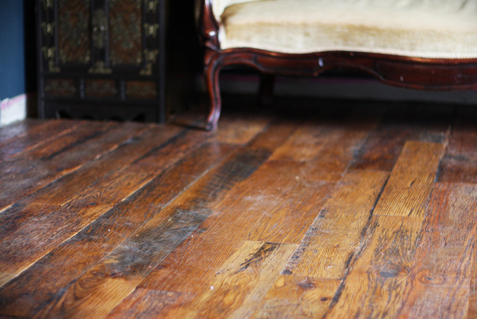 Old World Timber offers wirebrushed and skip planed flooring that creates rustic charm and warm aesthetic space.
