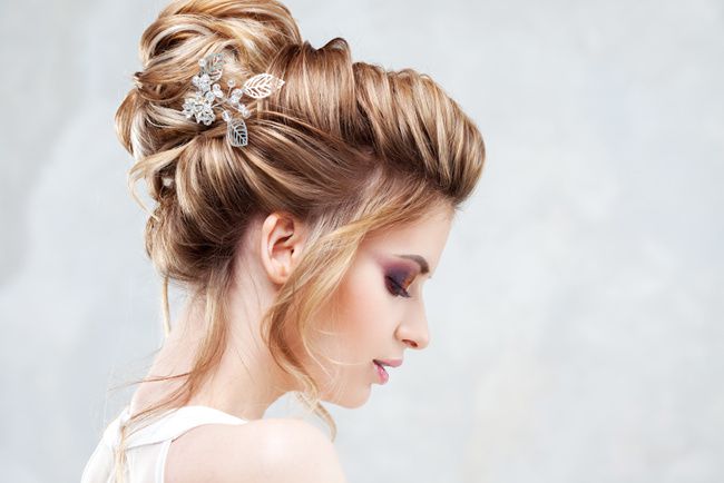 Looking for the best wedding hairstyles for long hair? Then you have probably discovered how many bridal hairstyles are available for long hair.