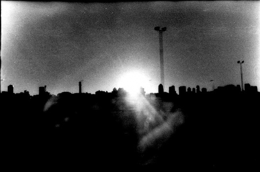 argentina01.jpg 900×599 pixels #argentina #city #silhouette #vincent #moon