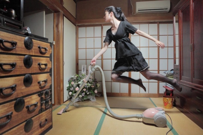 Yowayowa Camera Woman Diary: Levitating Self-Portraits by Natsumi Hayashiara