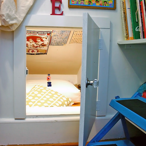 A low ceiling crawl space transformed into a secret hideaway in a kid's room #interior #design #decor #deco #decoration
