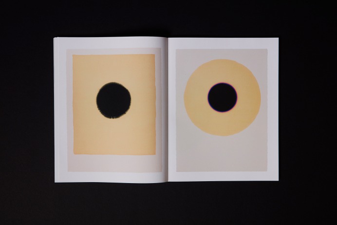 A Halo of Blackness Upon Our Heads brings together works Ahmet Doğu İpek has produced with various mediums between 2020–2022 in the context of this exhibition. Stemming from natural phenomena such as sandstorms, volcanic eruptions, landslides and sun eclipses; the paintings, drawings, installations and video works gathered here interpret by way of abstraction awe-inspiring events that excede human scale and are endowed with the capacity to dazzle or appal us.