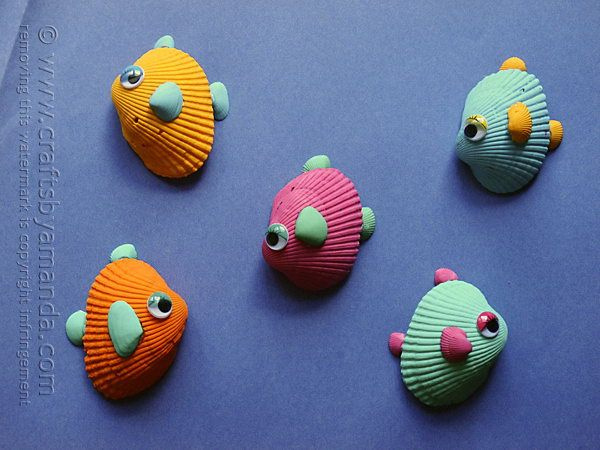 What a fun summer craft idea for making tropical seashell fish craft with all those shells collected from the beach. #diy #fish #sea