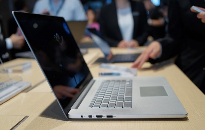 ASUS Zenbook NX500 is the Latest Challenger to the MacBook Pro: is it a True Usurper or Just Another Passing Fad? #tech #flow #gadget #gift #ideas #cool