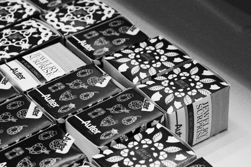 Claudio Limón | Jewelry surprise box / Auter / Ricard Domingo #jewelry #box