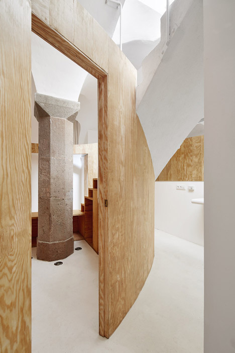 Vaulted basemen apartment Barcelona | Raul Sanchez