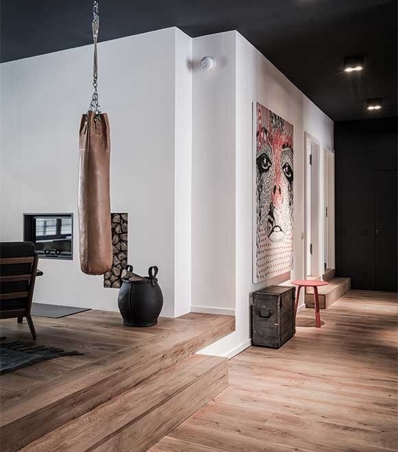 Edgy luxury apartment equipped with statement furniture pieces and signature interior design - HomeWorldDesign (1) #interior #apartments #design #retro #vintage #berlin #luxury