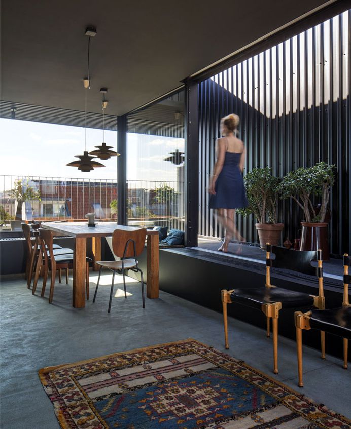 Floating Penthouse Berlin by Atelier Zafari