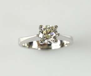 Solitaire ring,