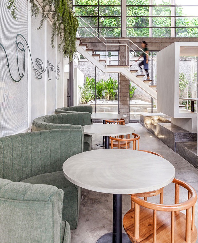 Full Circle Coffee Shop by Expat. Roasters - InteriorZine #restaurant #decor #interior