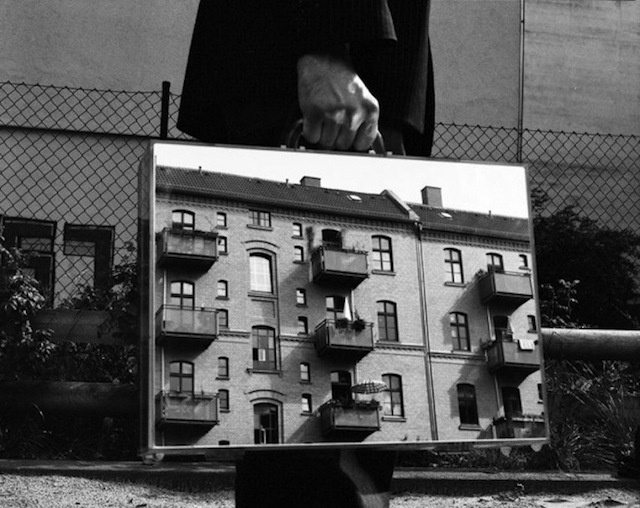 The Mirror Suitcase Man – Fubiz™ #mirror #suitcase