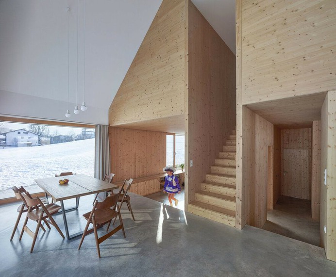 Timber House with Gable / mia2/Architektur