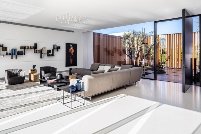 Modern Concrete Home With Spacious Interiors in Israel