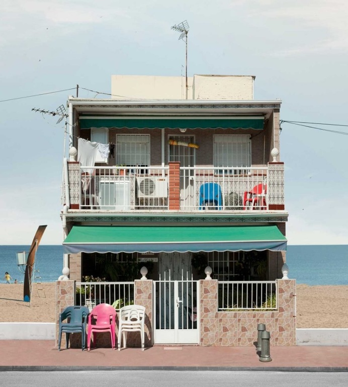 Paracosmic Houses: Stunning Manipulations by Katharina Fitz