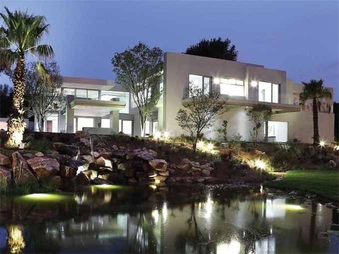 Refined Interiors Displayed by Opulent Modern Residence in Johannesburg #refined #house #modern #interiors #architecture #residence #luxury