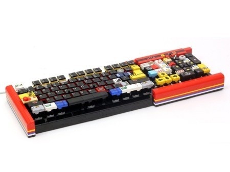 Most amazing piece of craftsmanship, keyboard made of Lego bricks and is completely durable and functional. #product #design #industrial