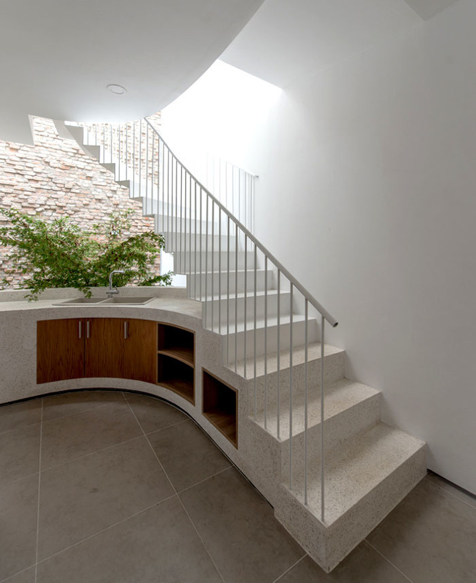 Backyard House by AD studio - InteriorZine