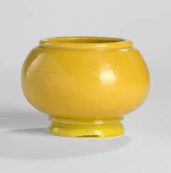 Brush washer made of yellow Peking glass with bright yellow Stand #Sets #Tea sets #Porcelain sets #Antique plates #Plates #Wall plates #Figures #Porcelain figurines #porcelain