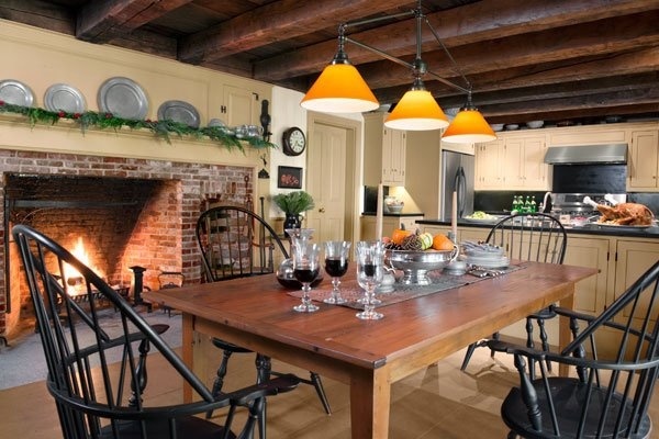 #interior #colonial #kitchen #18thcentury #exposedbeams #beams #hearth
