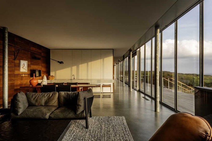 St. Andrews Beach Villa / Woods Bagot