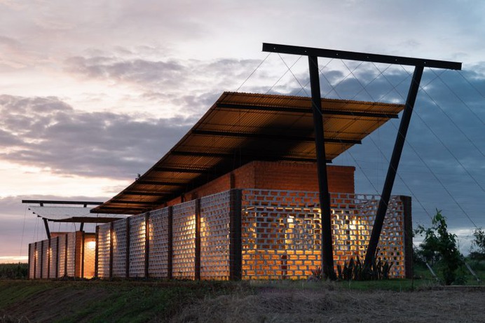 Nordeste Curuguaty Offices / Mínimo Común Arquitectura