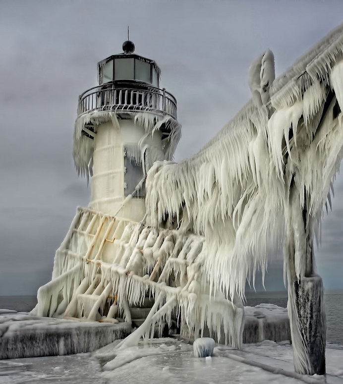 tiny-house-fairytale-nature-landscape-photography-31 #photography #lighthouse