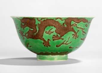 Green glazed dish with dragon decoration in Aubergine #Sets #Tea sets #Porcelain sets #Antique plates #Plates #Wall plates #Figures #Porcelain figurines #porcelain