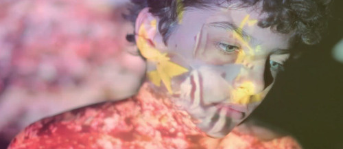 AU Solid Gold videoclipnhttp://www.behance.net/gallery/AU-Solid-Gold/5001525nKinetic energy of AUs music with a slight surrealist #sea #child #baby